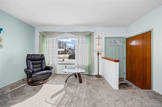 32952 Avondale Street, Westland, MI 48186