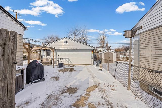 32952 Avondale Street, Westland, MI 48186