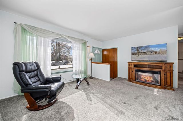 32952 Avondale Street, Westland, MI 48186