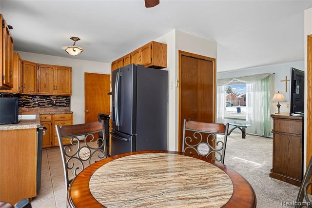 32952 Avondale Street, Westland, MI 48186