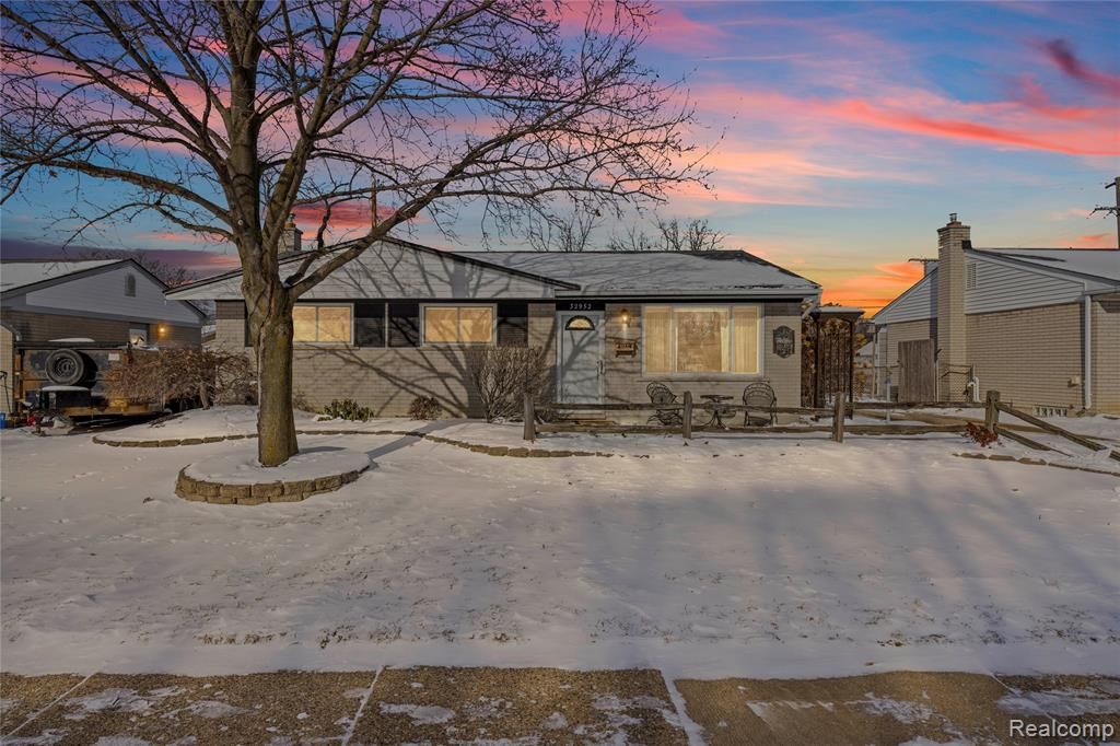 32952 Avondale Street, Westland, MI 48186