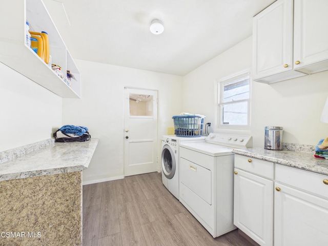 831 N Beachwood Drive, Burbank, CA 91506