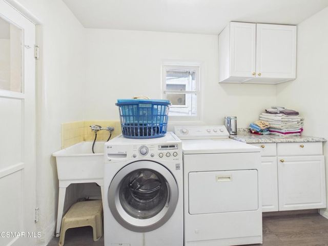 831 N Beachwood Drive, Burbank, CA 91506