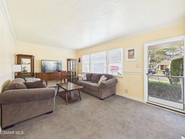 831 N Beachwood Drive, Burbank, CA 91506