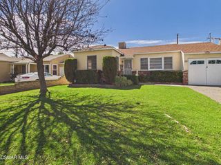 831 N Beachwood Drive, Burbank, CA 91506