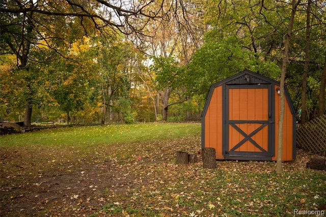 22618 Brookdale Street, Farmington, MI 48336