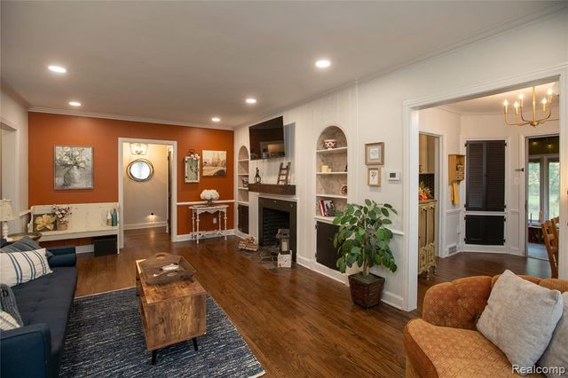 22618 Brookdale Street, Farmington, MI 48336