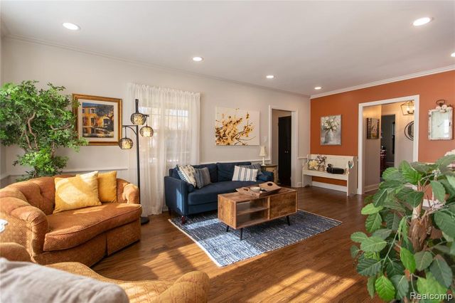 22618 Brookdale Street, Farmington, MI 48336