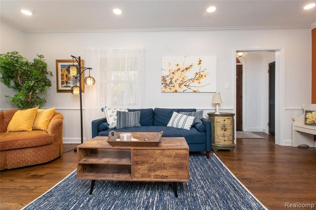 22618 Brookdale Street, Farmington, MI 48336