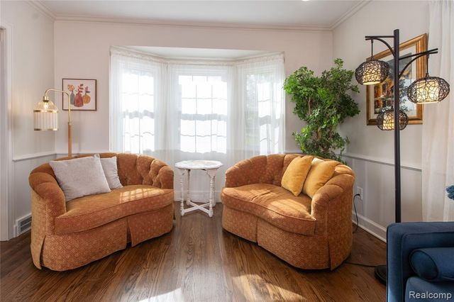 22618 Brookdale Street, Farmington, MI 48336