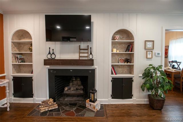 22618 Brookdale Street, Farmington, MI 48336