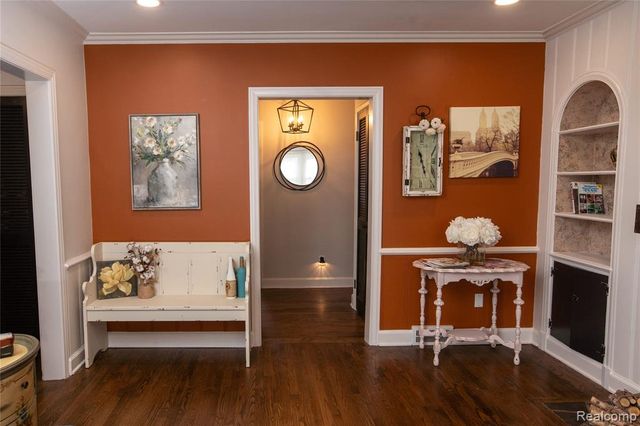 22618 Brookdale Street, Farmington, MI 48336