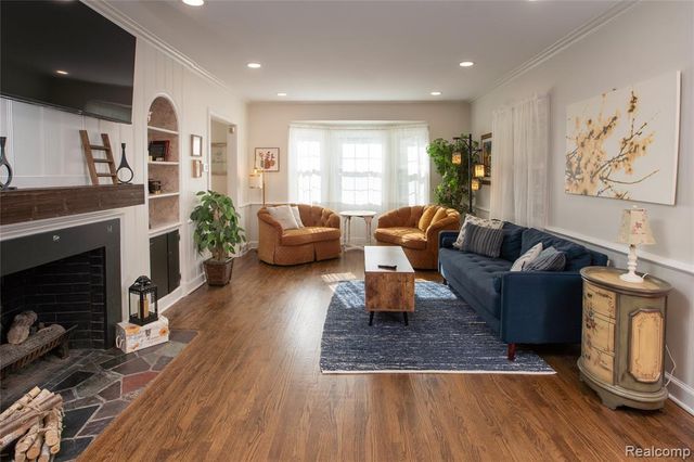 22618 Brookdale Street, Farmington, MI 48336