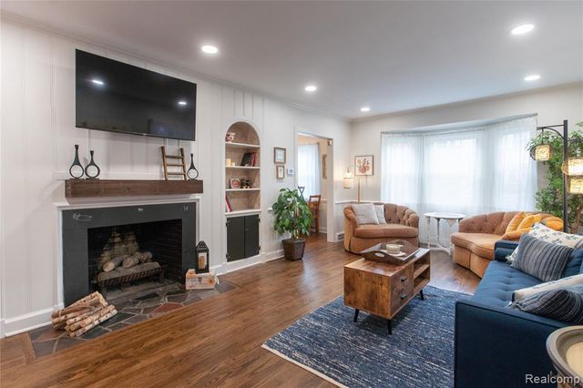 22618 Brookdale Street, Farmington, MI 48336