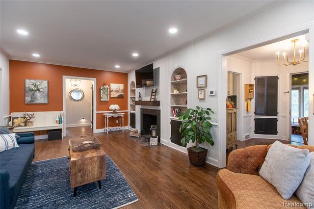 22618 Brookdale Street, Farmington, MI 48336