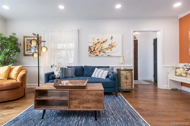 22618 Brookdale Street, Farmington, MI 48336