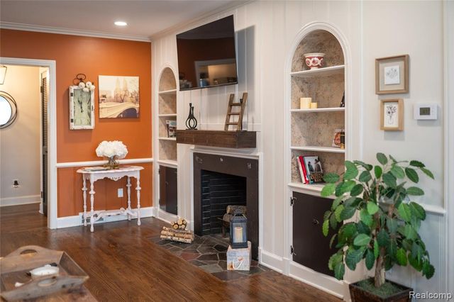 22618 Brookdale Street, Farmington, MI 48336