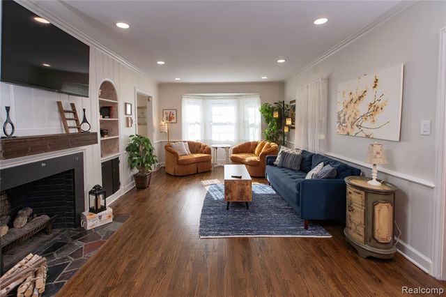 22618 Brookdale Street, Farmington, MI 48336