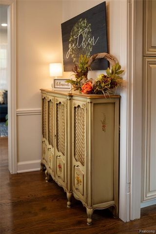 22618 Brookdale Street, Farmington, MI 48336