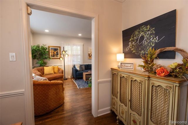 22618 Brookdale Street, Farmington, MI 48336