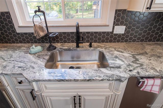 22618 Brookdale Street, Farmington, MI 48336