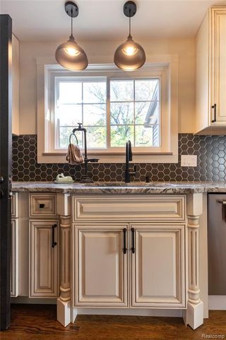 22618 Brookdale Street, Farmington, MI 48336