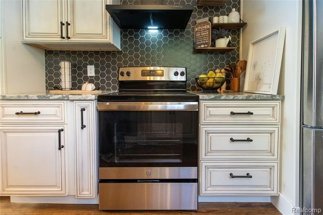 22618 Brookdale Street, Farmington, MI 48336