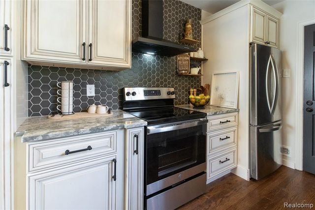 22618 Brookdale Street, Farmington, MI 48336