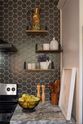 22618 Brookdale Street, Farmington, MI 48336