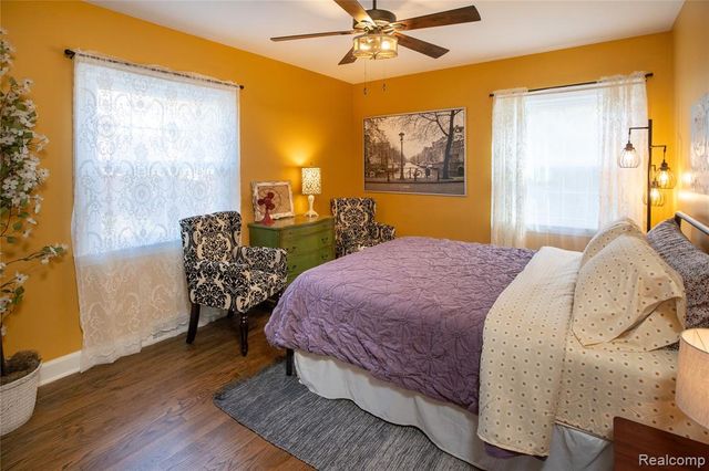 22618 Brookdale Street, Farmington, MI 48336