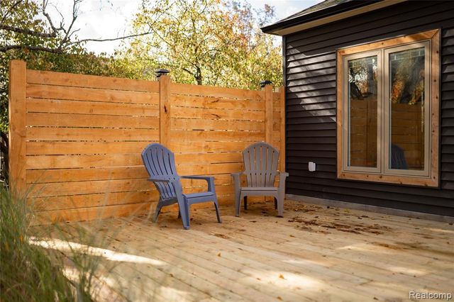 22618 Brookdale Street, Farmington, MI 48336