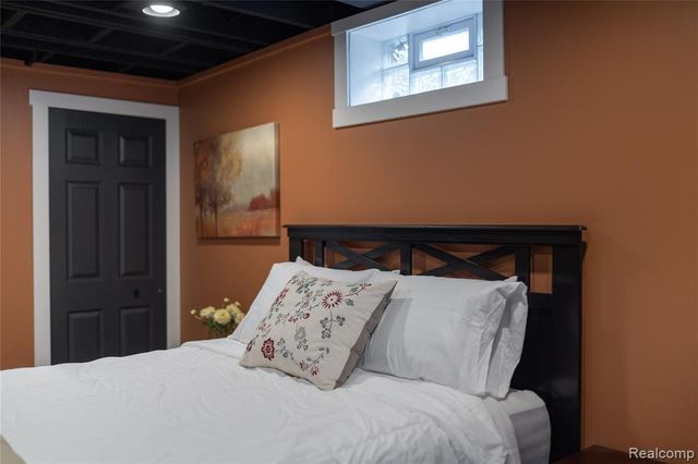 22618 Brookdale Street, Farmington, MI 48336