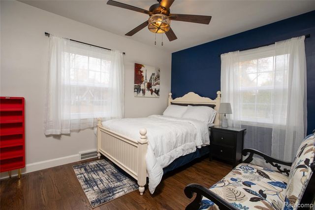 22618 Brookdale Street, Farmington, MI 48336