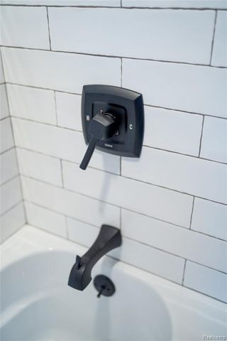 22618 Brookdale Street, Farmington, MI 48336