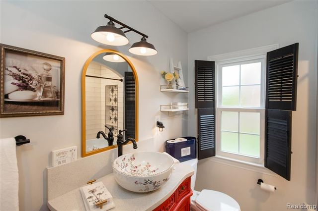 22618 Brookdale Street, Farmington, MI 48336