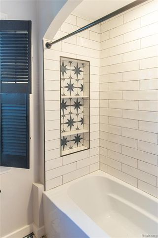 22618 Brookdale Street, Farmington, MI 48336