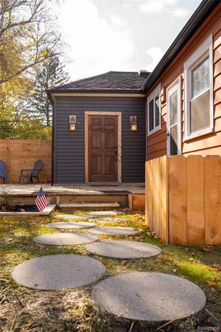 22618 Brookdale Street, Farmington, MI 48336