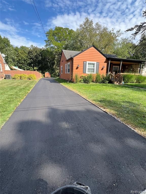 22618 Brookdale Street, Farmington, MI 48336