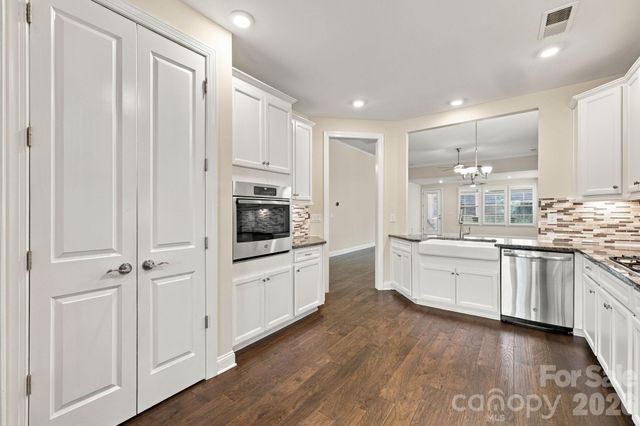 8407 Festival Way, Charlotte, NC 28215