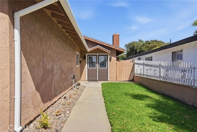 2083 S Cedar Street, Santa Ana, CA 92707