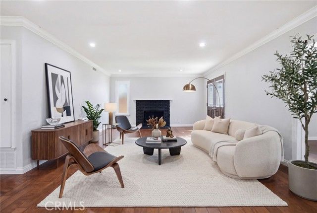 2083 S Cedar Street, Santa Ana, CA 92707