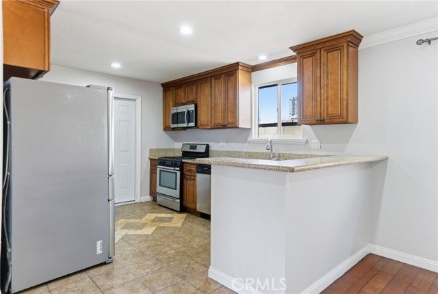 2083 S Cedar Street, Santa Ana, CA 92707