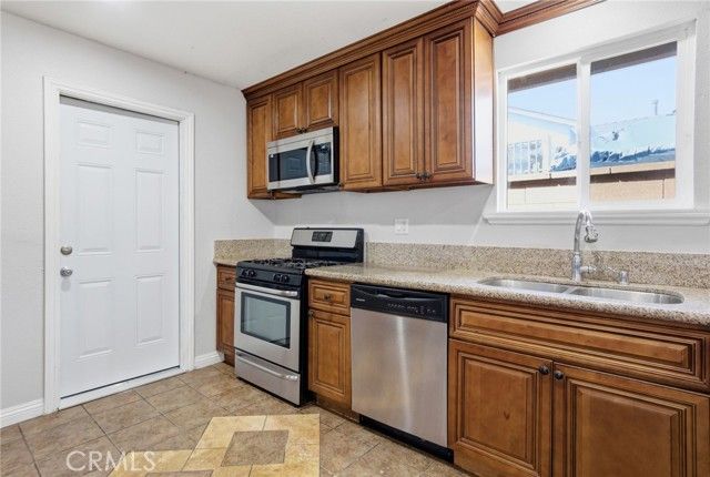 2083 S Cedar Street, Santa Ana, CA 92707