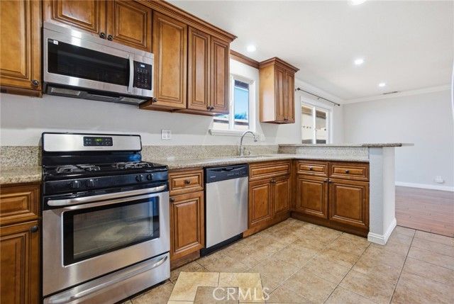 2083 S Cedar Street, Santa Ana, CA 92707