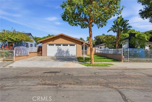 2083 S Cedar Street, Santa Ana, CA 92707