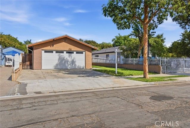2083 S Cedar Street, Santa Ana, CA 92707