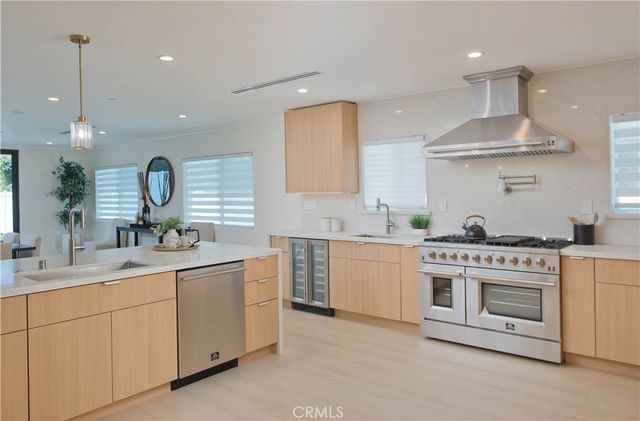 16158 Magnolia, Encino, CA 91436