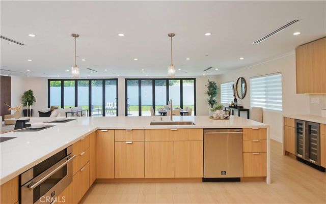 16158 Magnolia, Encino, CA 91436