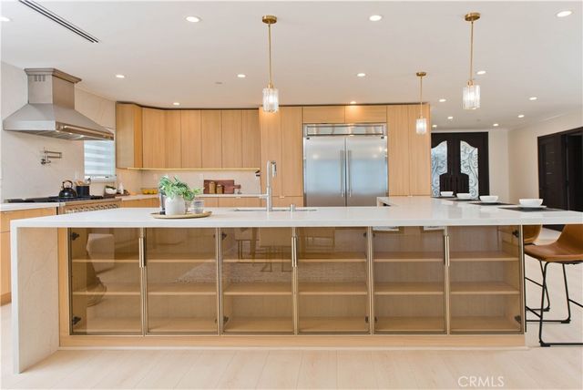 16158 Magnolia, Encino, CA 91436