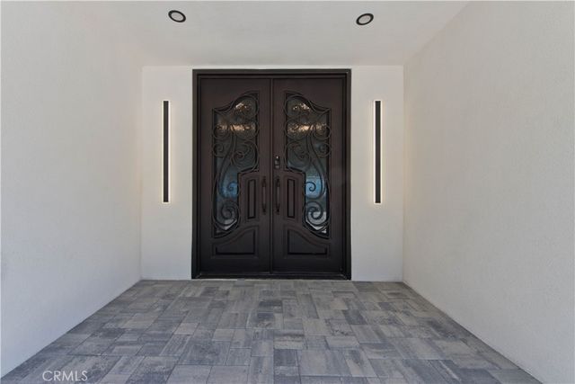 16158 Magnolia, Encino, CA 91436